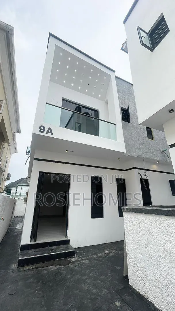 4bdrm Duplex in Chevron for sale