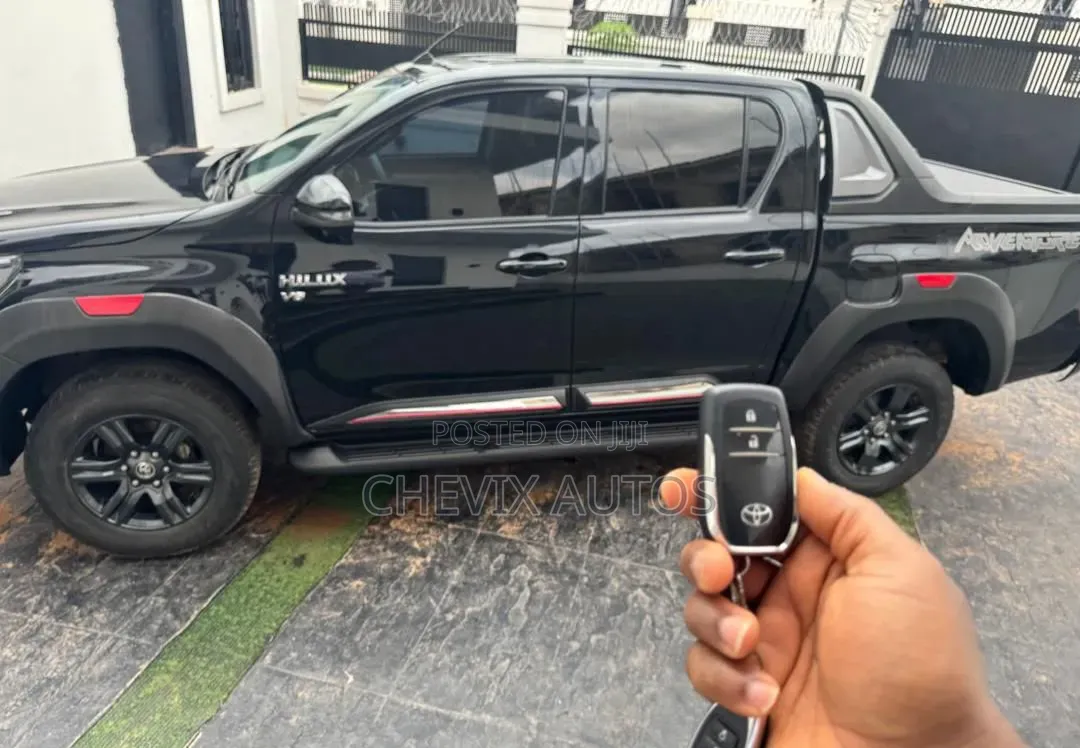 Toyota Hilux 2024 Black