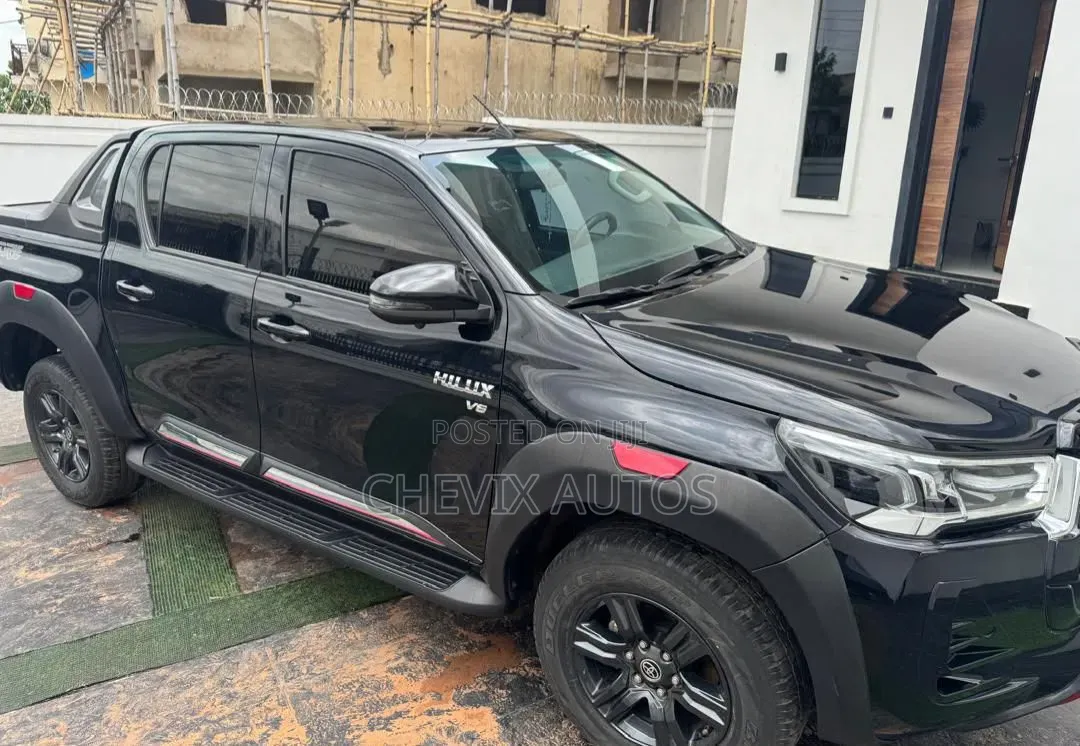 Toyota Hilux 2024 Black