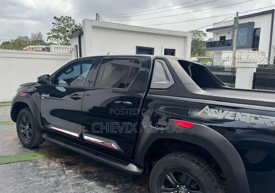 Toyota Hilux 2024 Black