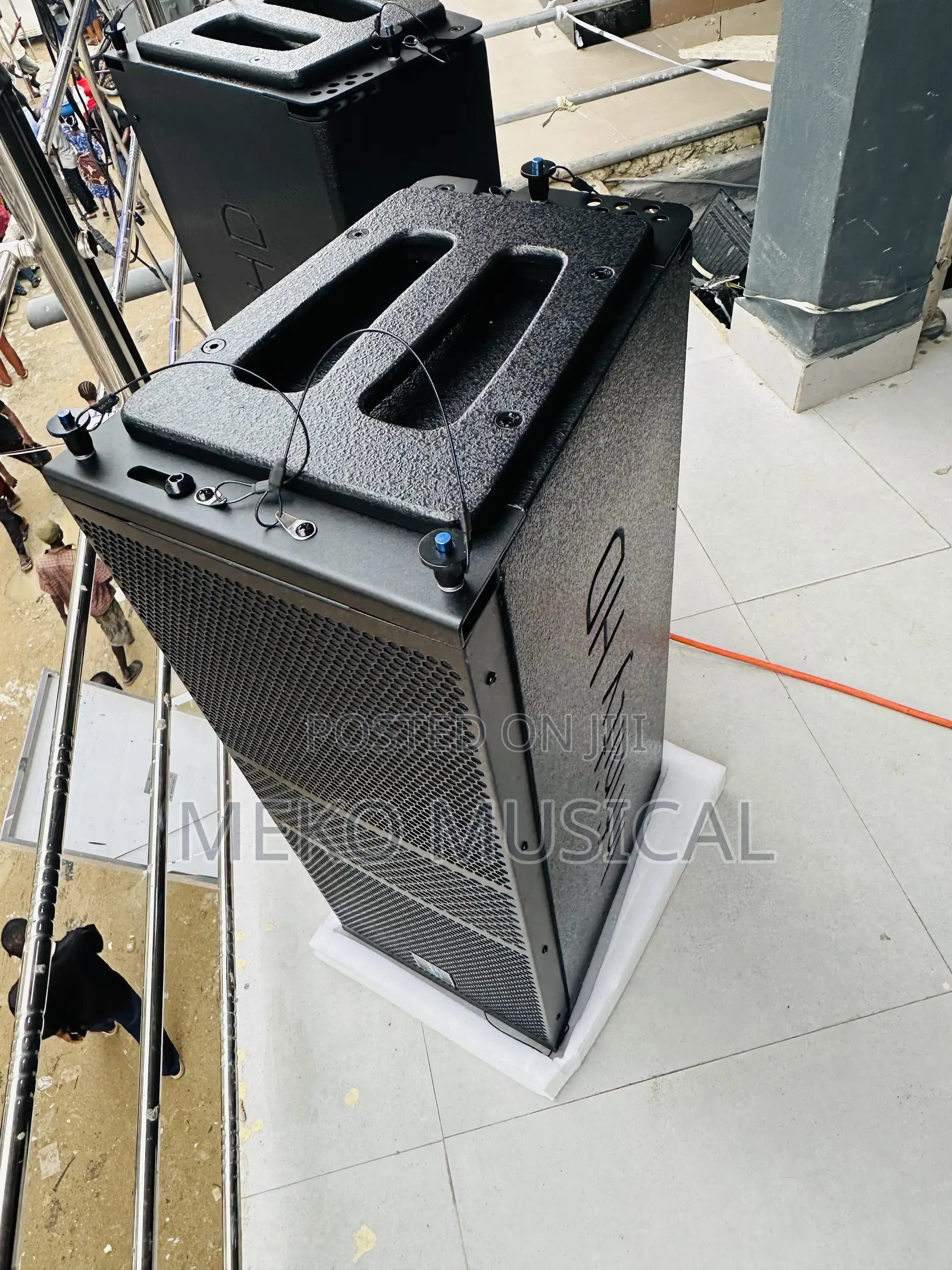 Infinity 10” Line Array Speaker
