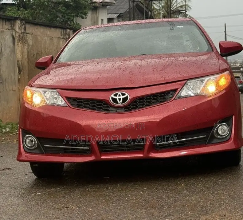 Toyota Camry SE 4dr Sedan (2.5L 4cyl 6A) 2013 Red