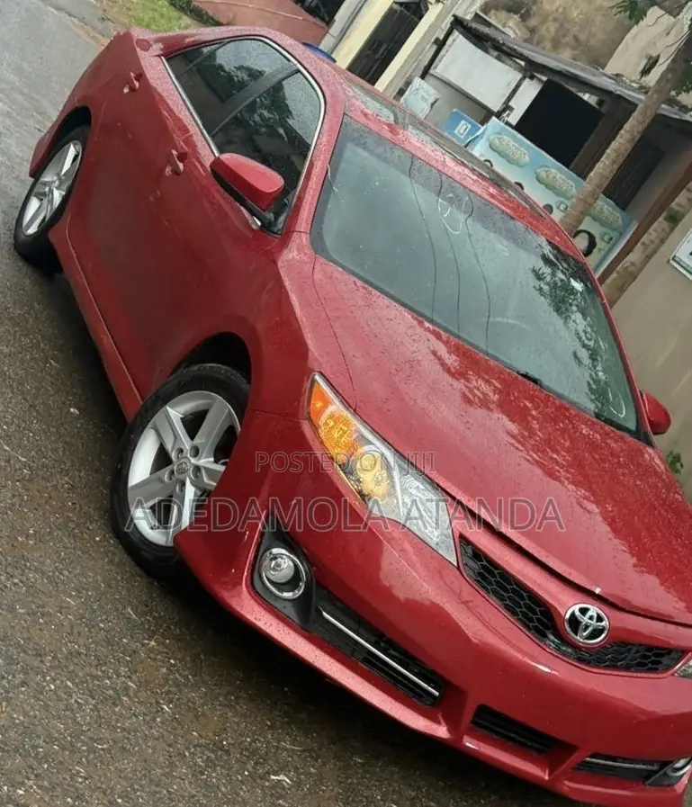 Toyota Camry SE 4dr Sedan (2.5L 4cyl 6A) 2013 Red