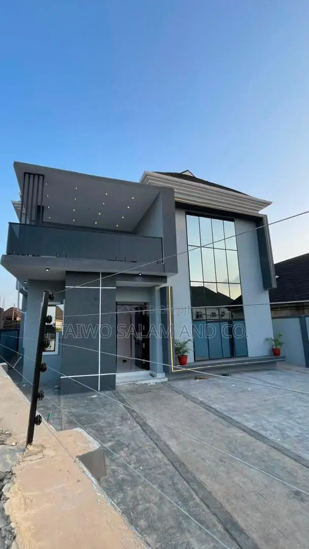 4bdrm Duplex in Akobo for sale