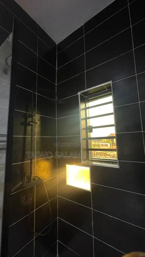 4bdrm Duplex in Akobo for sale