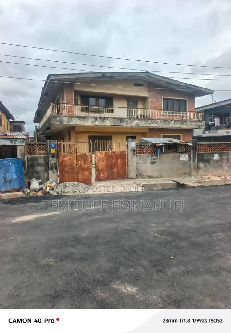 12bdrm House in Mangoro for sale