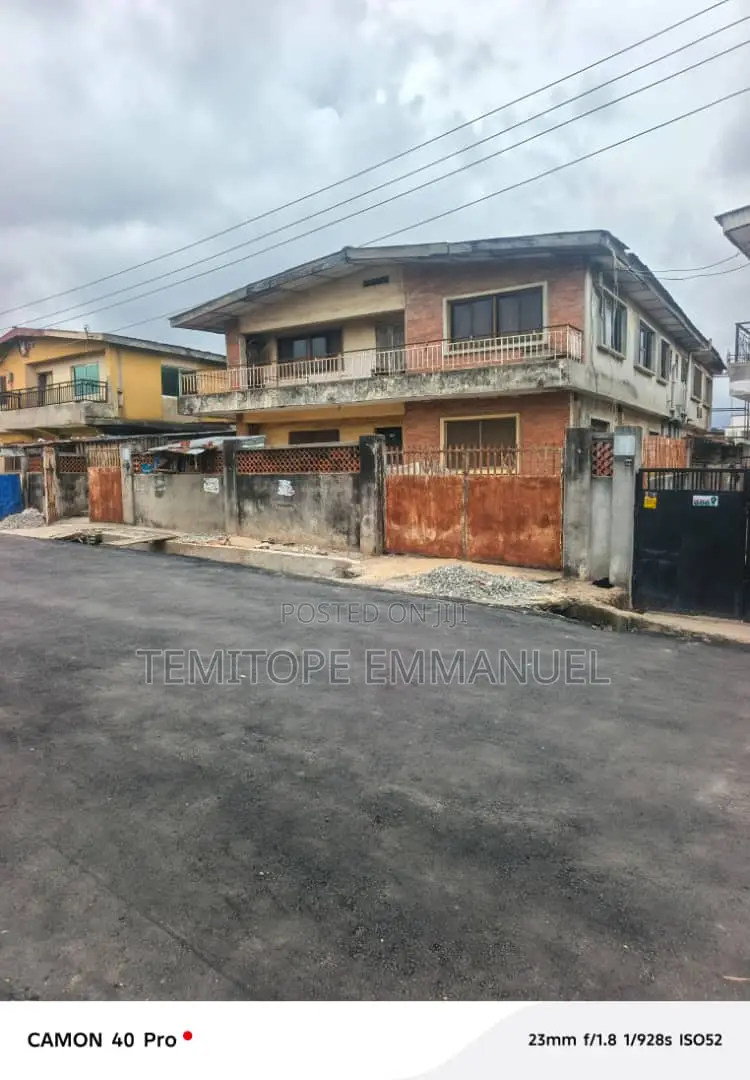 12bdrm House in Mangoro for sale