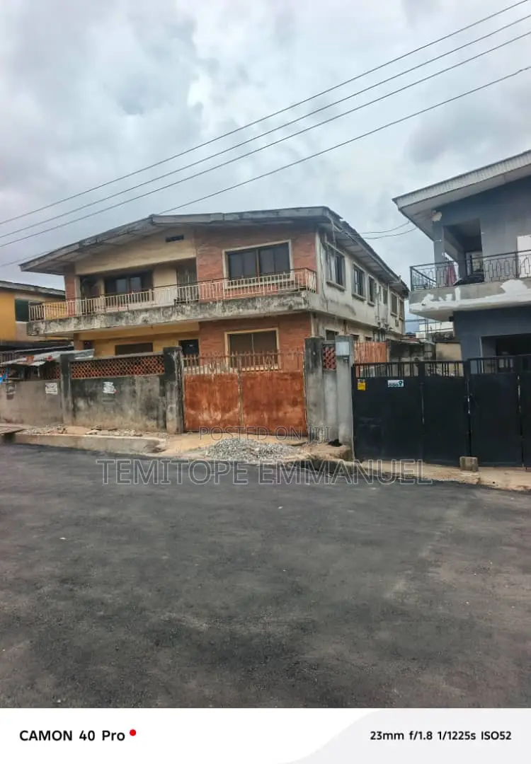 12bdrm House in Mangoro for sale