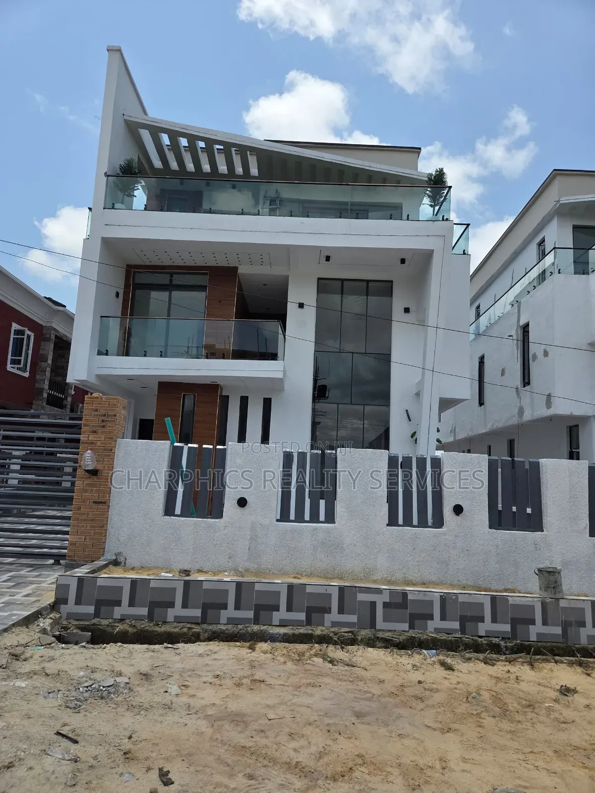 5bdrm Duplex in Sangotedo for sale
