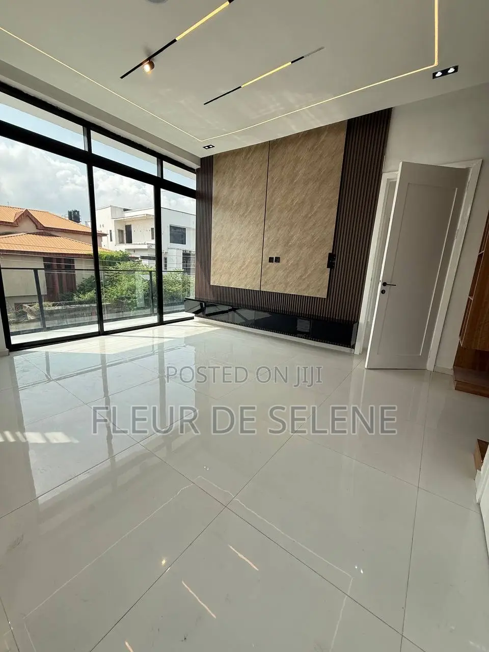 5bdrm Duplex in Penninsular Garden, Ogombo for sale