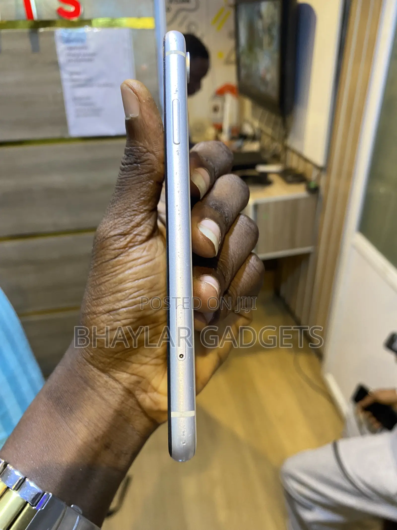 Apple iPhone XR 64 GB White