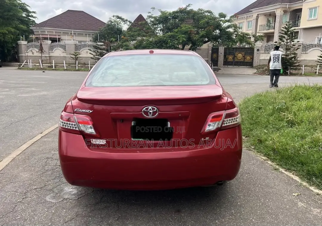 Toyota Camry LE 4dr Sedan (2.5L 4cyl 6A) 2011 Red