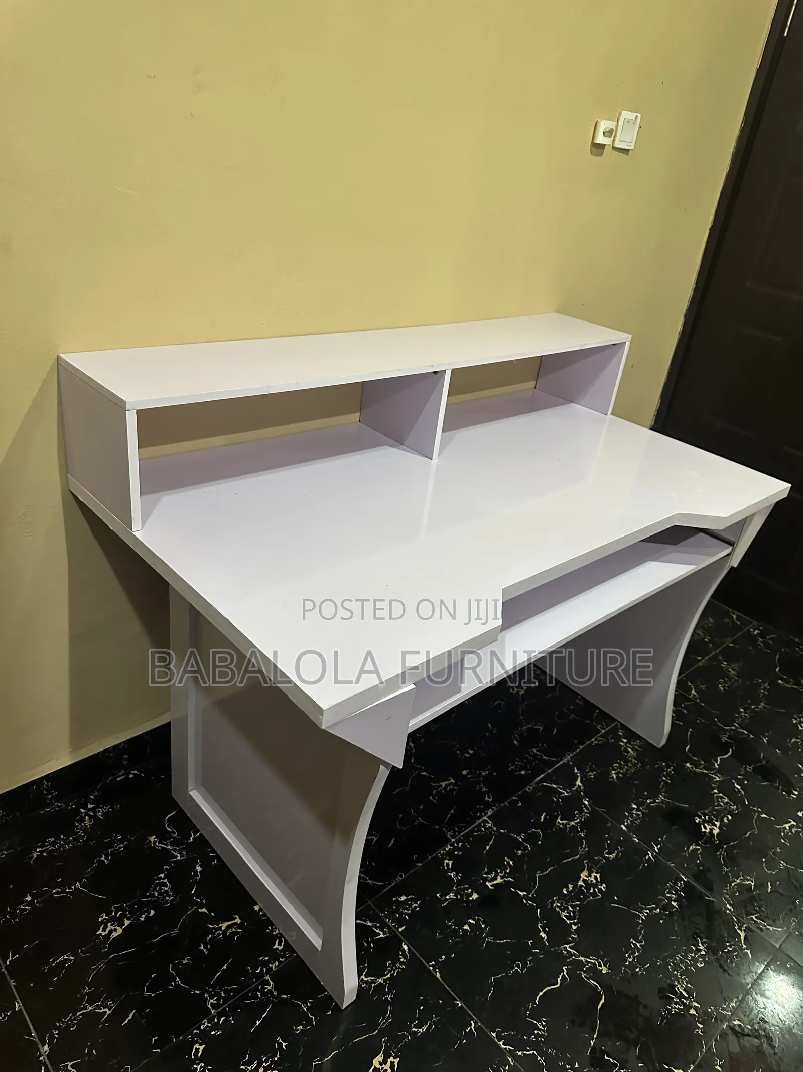1.4 Meter Studio Table