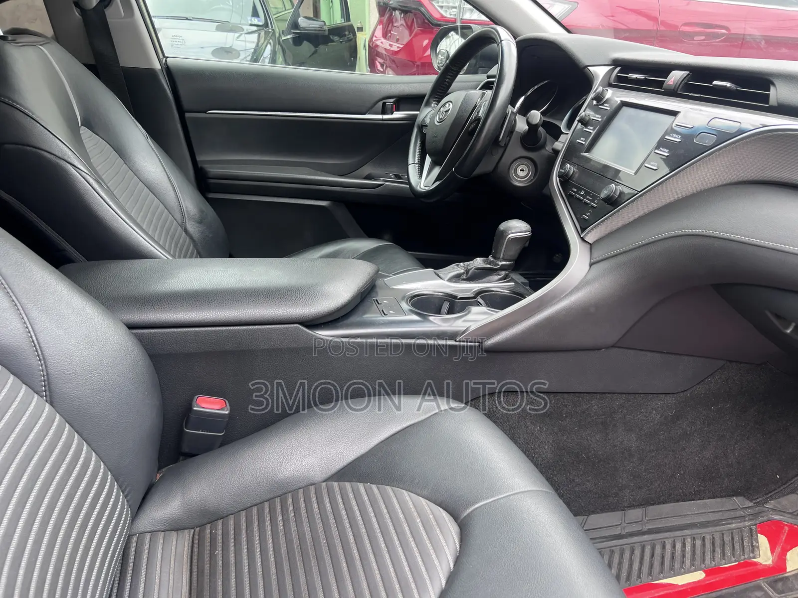 Toyota Camry SE FWD (2.5L 4cyl 8AM) 2018 Gray