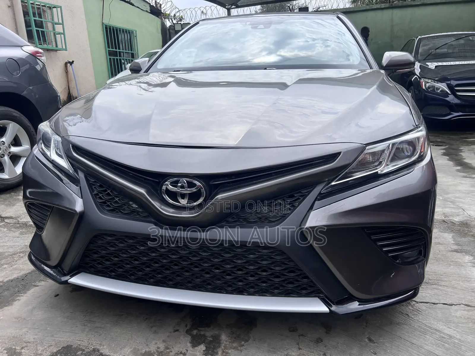 Toyota Camry SE FWD (2.5L 4cyl 8AM) 2018 Gray