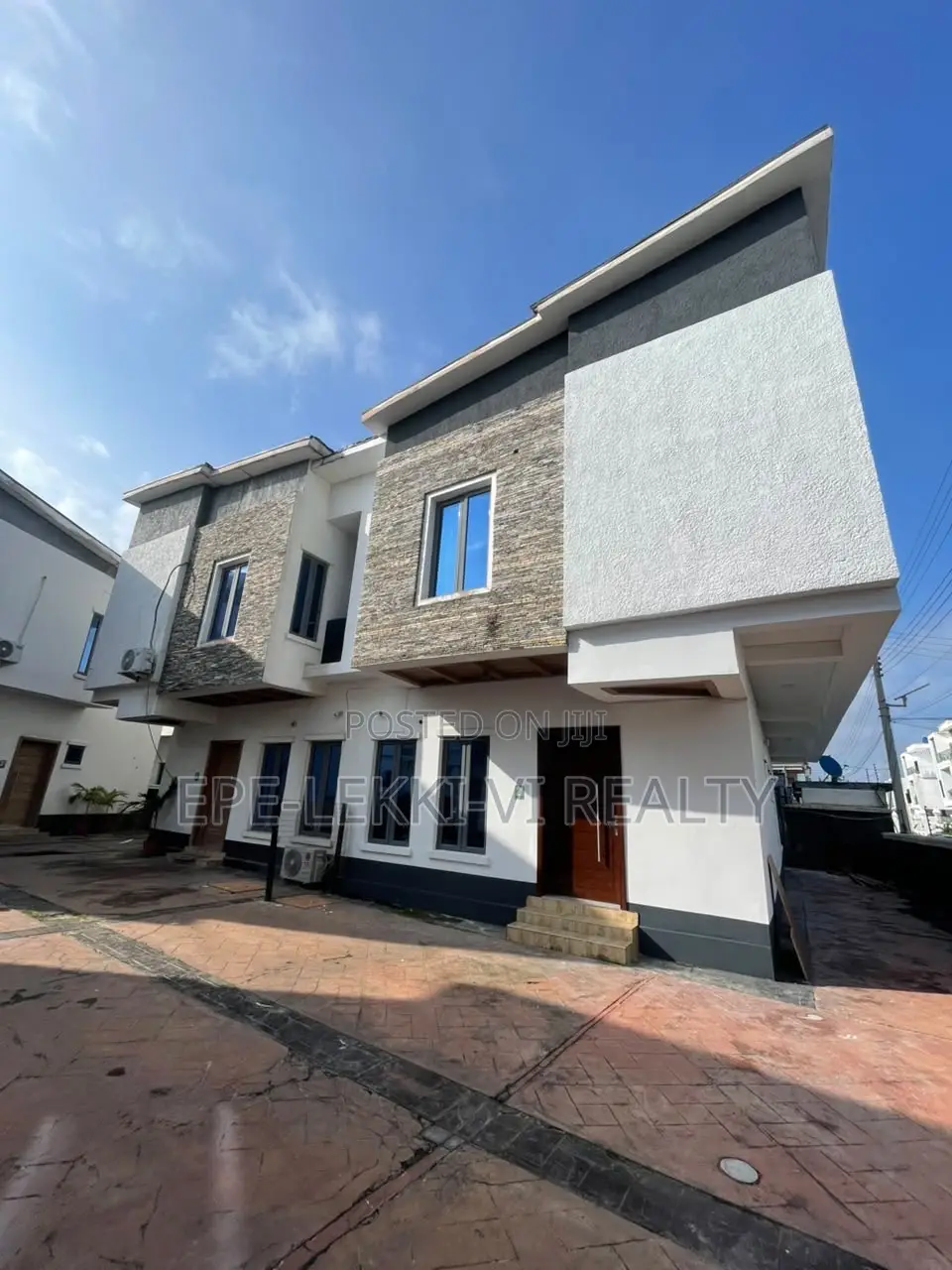 4bdrm Duplex in Lekki for rent