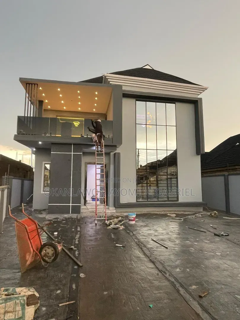 4bdrm Duplex in Akobo for sale