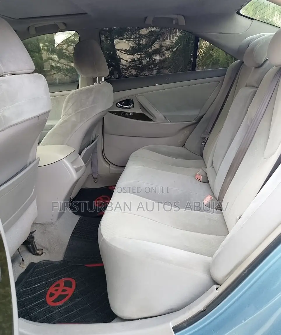 Toyota Camry LE 4dr Sedan (2.4L 4cyl 5A) 2009