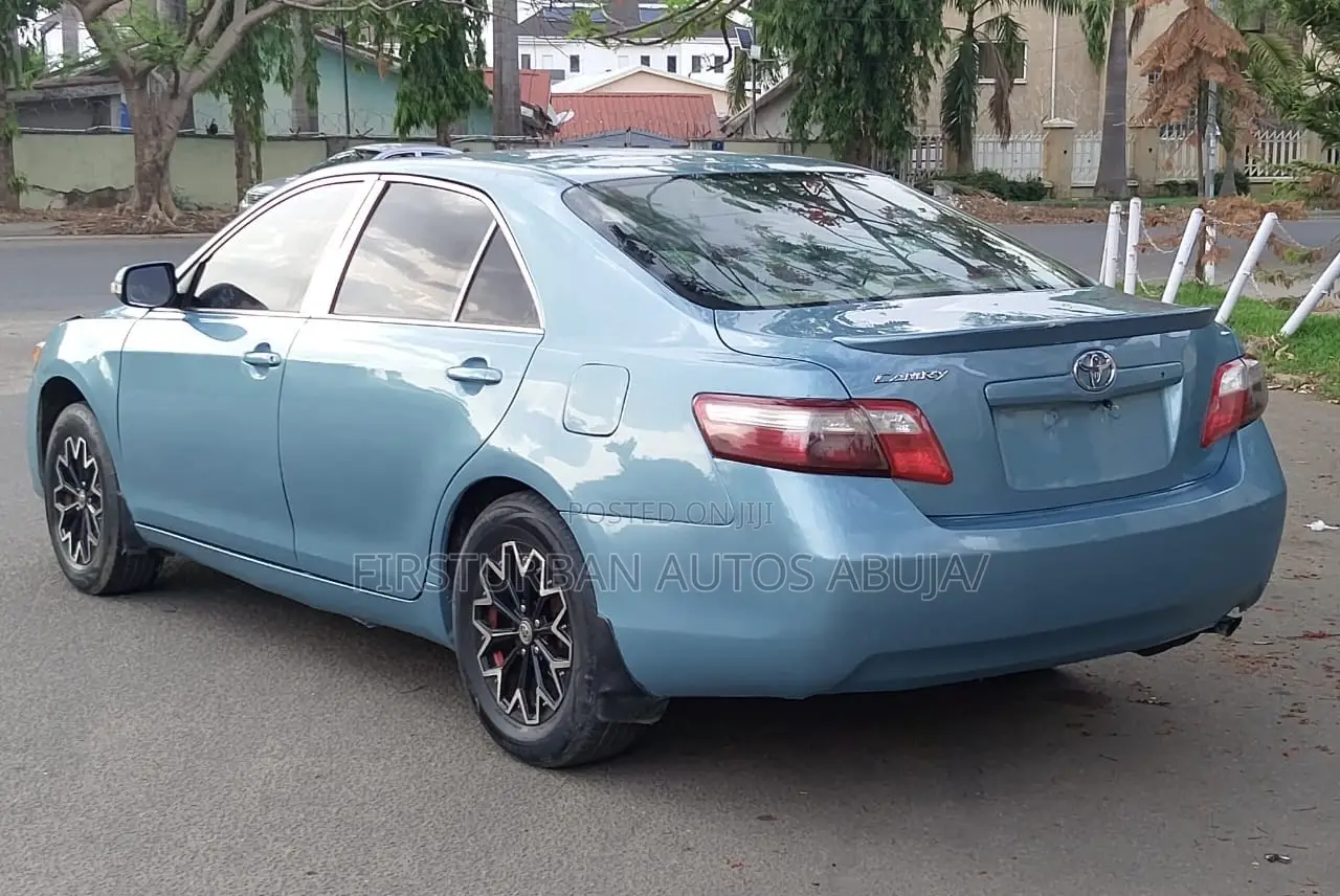 Toyota Camry LE 4dr Sedan (2.4L 4cyl 5A) 2009
