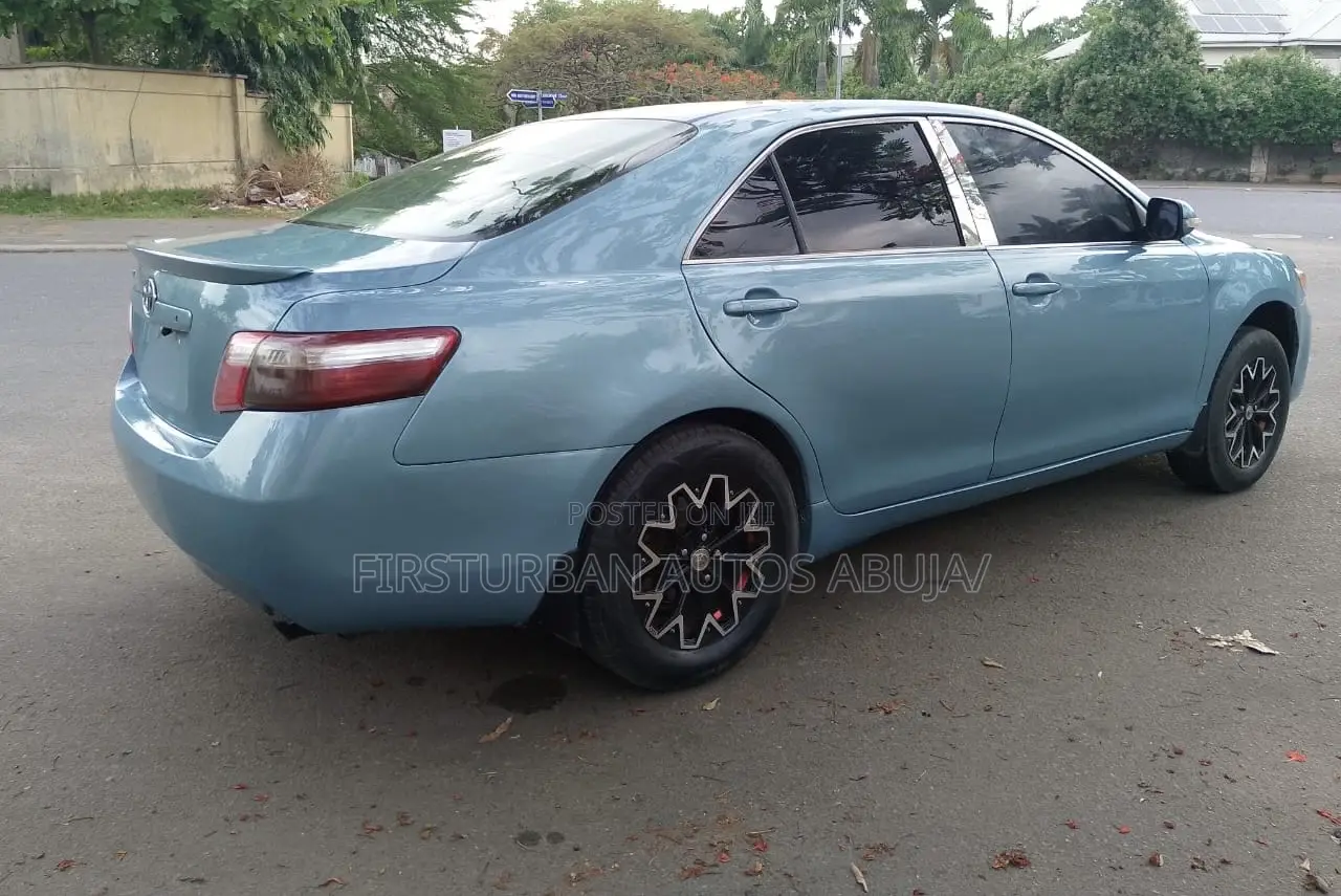 Toyota Camry LE 4dr Sedan (2.4L 4cyl 5A) 2009