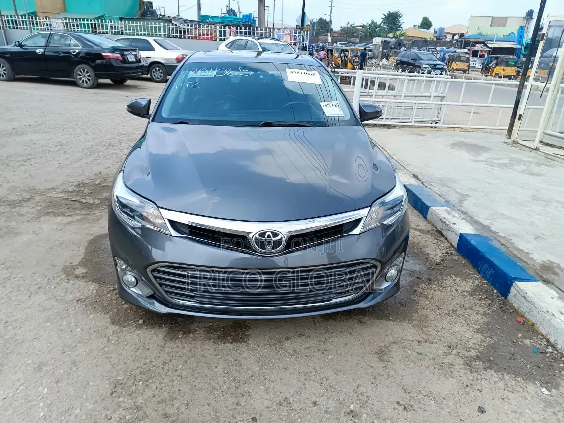 Toyota Avalon XLE Sedar FWD (3.5L 6cyl 6A) 2013 Gray