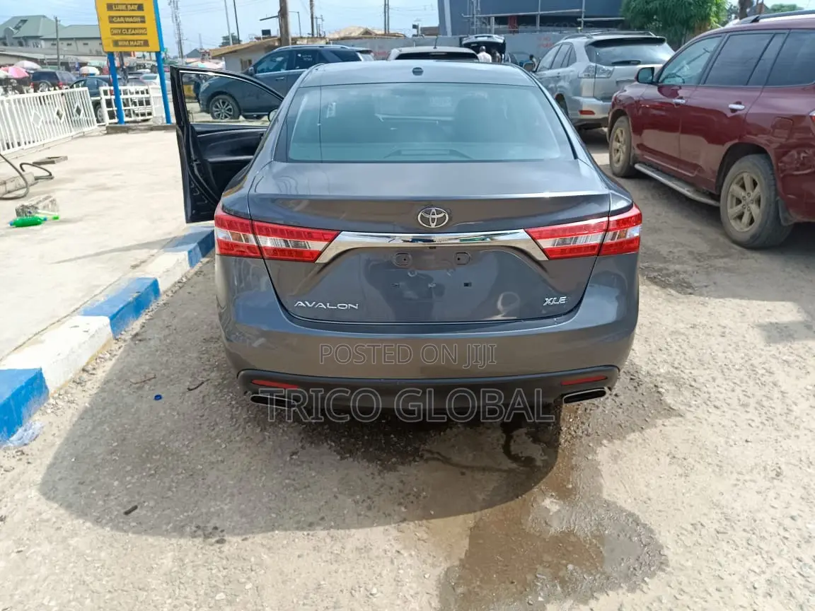 Toyota Avalon XLE Sedar FWD (3.5L 6cyl 6A) 2013 Gray