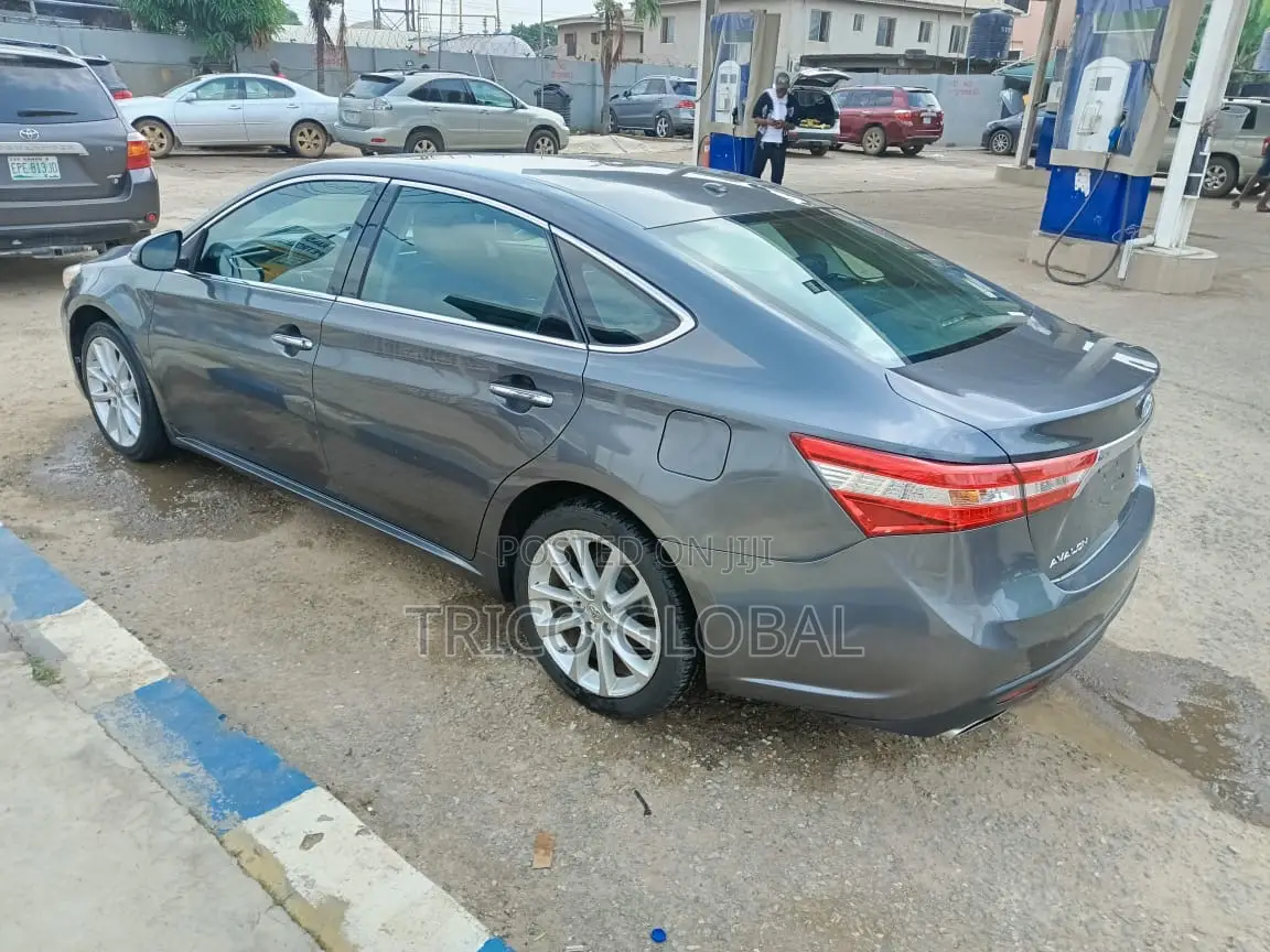 Toyota Avalon XLE Sedar FWD (3.5L 6cyl 6A) 2013 Gray