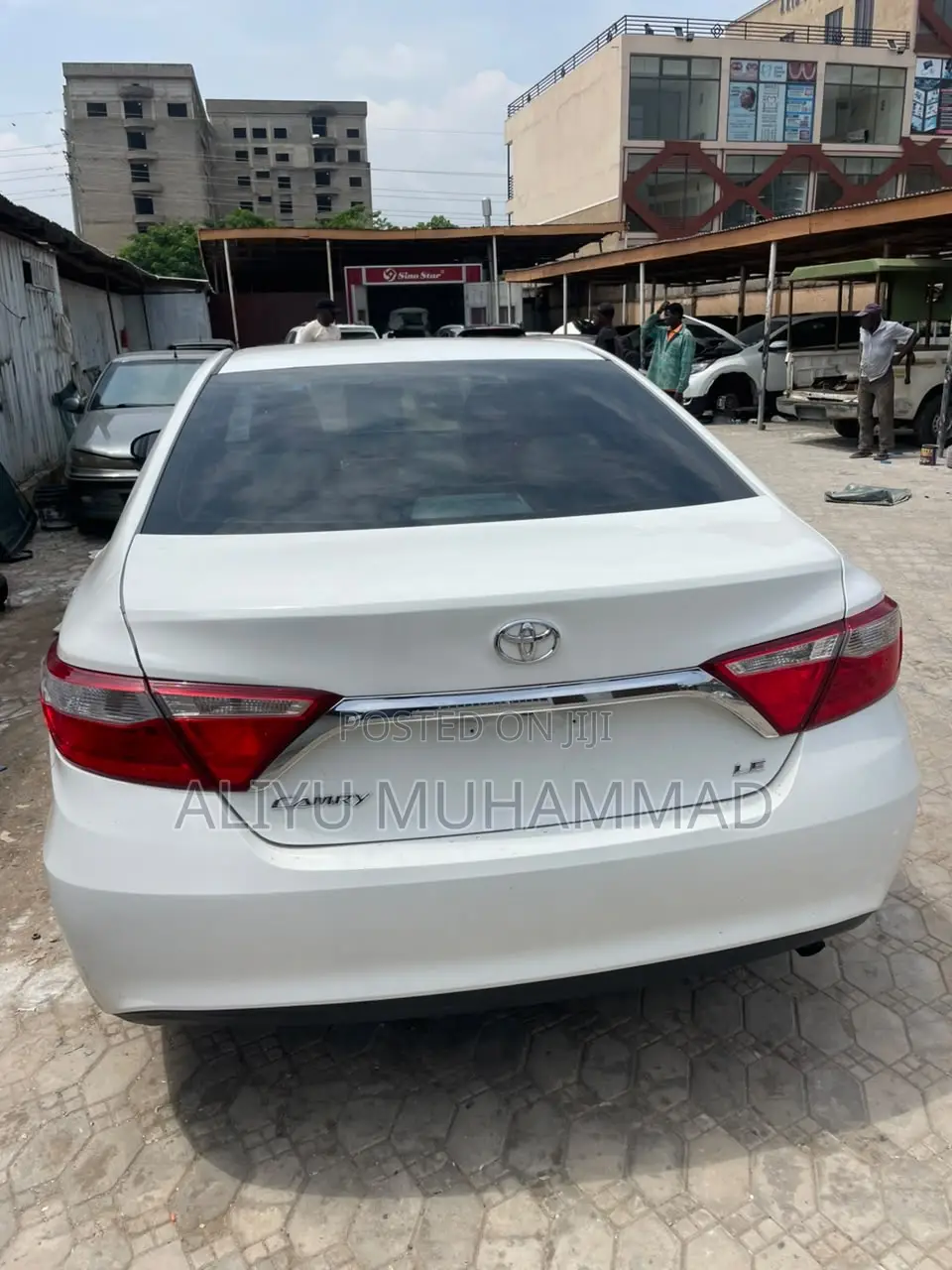 Toyota Camry LE 4dr Sedan (2.5L 4cyl 6A) 2017 White