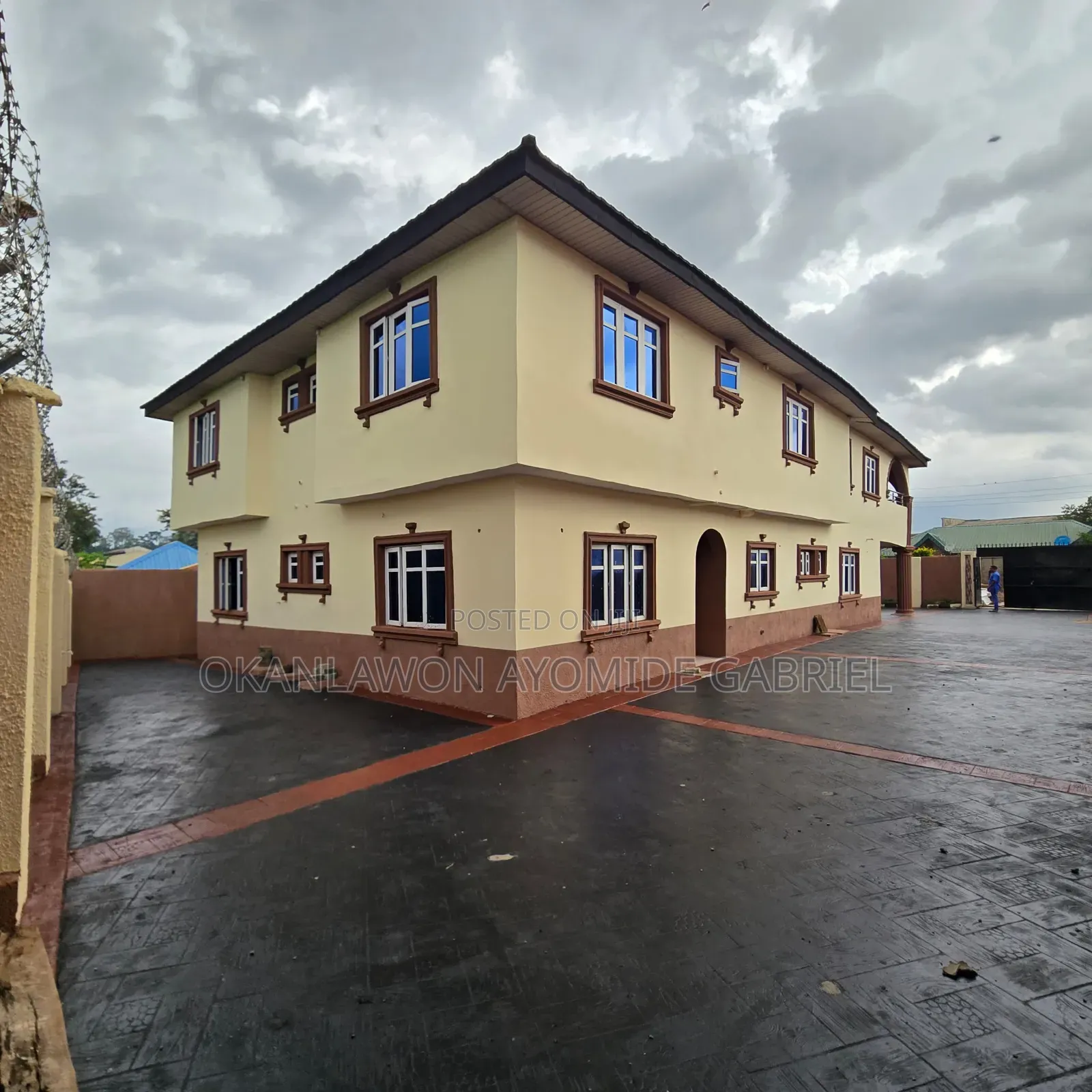6bdrm Duplex in Hoshen Estate, Alakia for rent