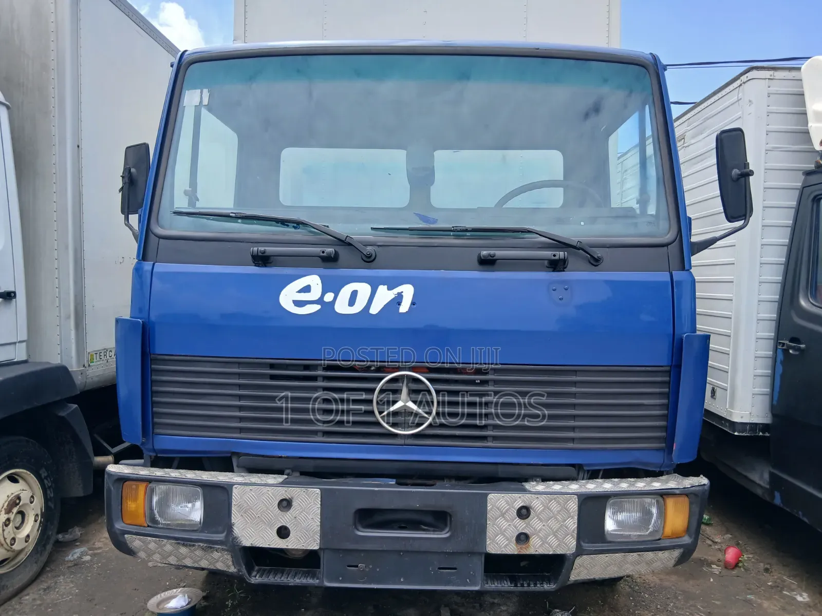 Mercedez Benz 814 Blue