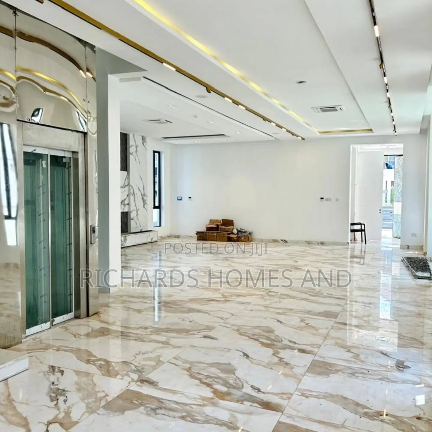 5bdrm Duplex in Osapa london for sale