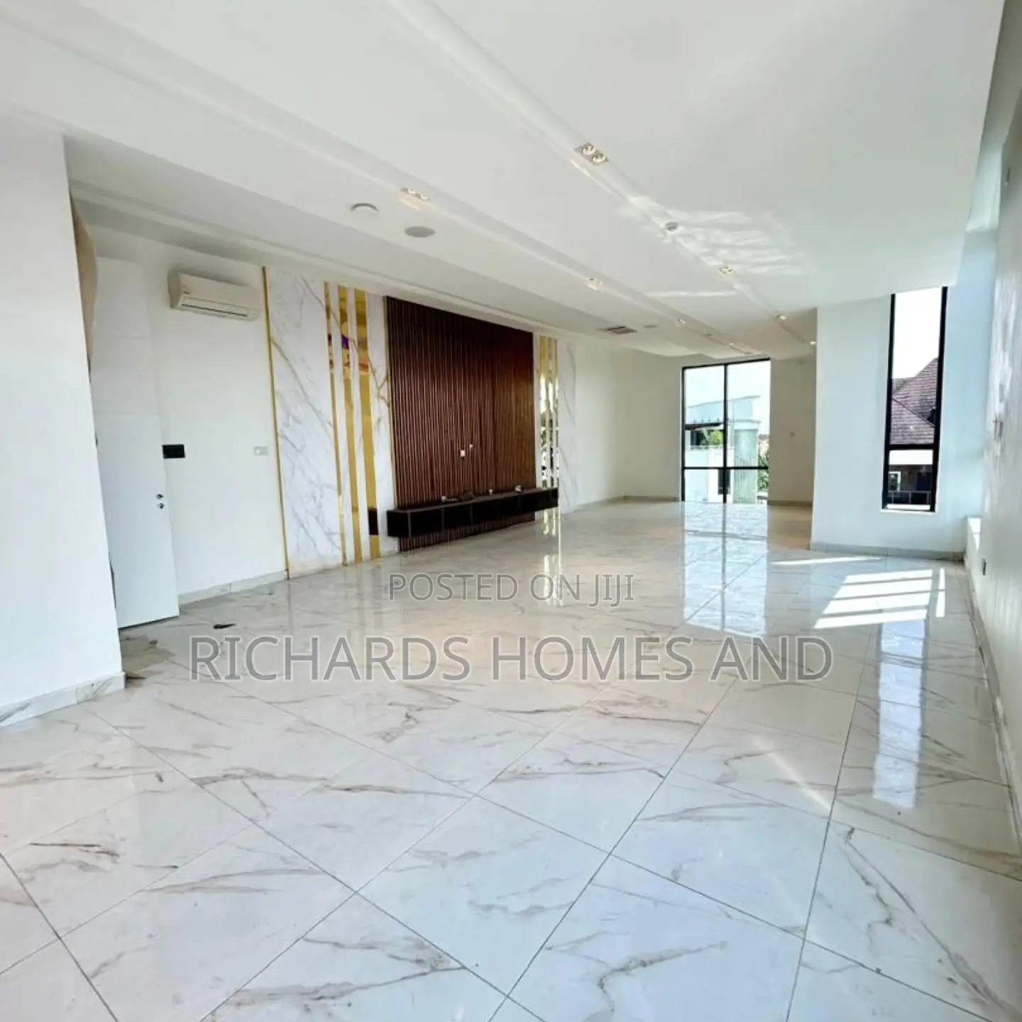 5bdrm Duplex in Osapa london for sale