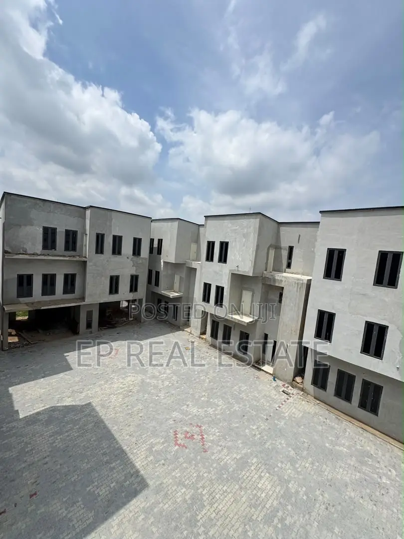 4bdrm Duplex in Life Camp for sale