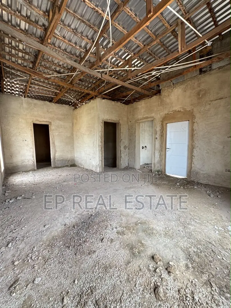 4bdrm Duplex in Life Camp for sale