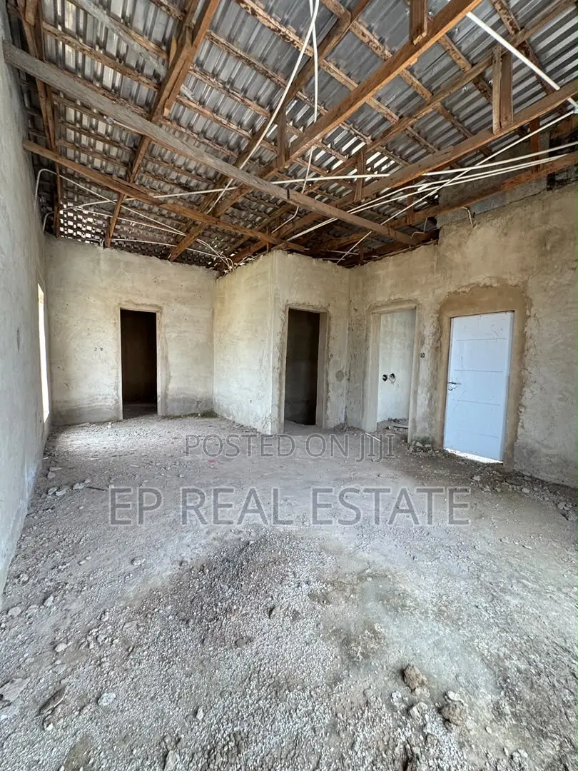 4bdrm Duplex in Life Camp for sale
