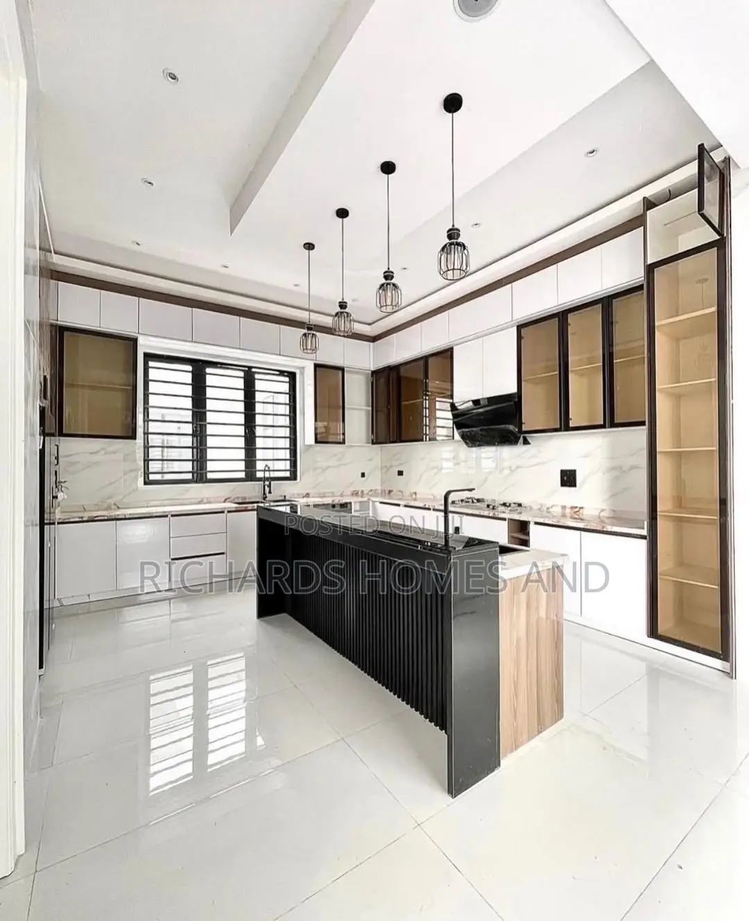 5bdrm Duplex in Ikota for sale
