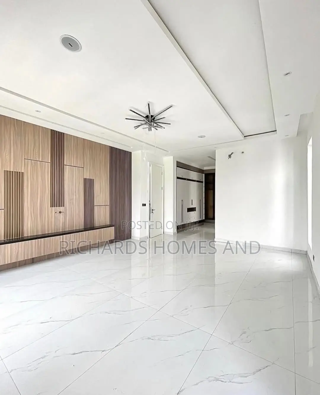 5bdrm Duplex in Ikota for sale