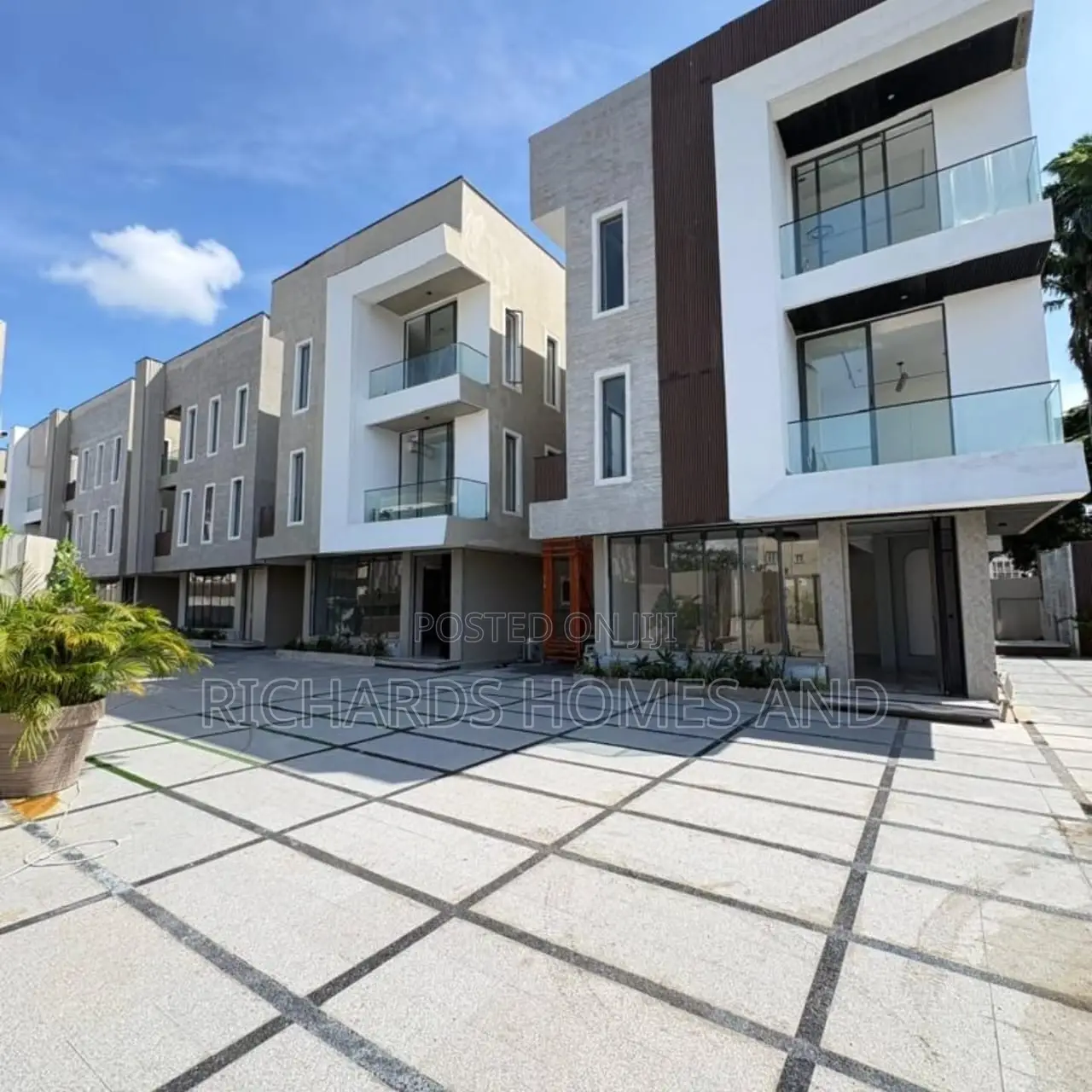 5bdrm Duplex in Old Ikoyi for sale