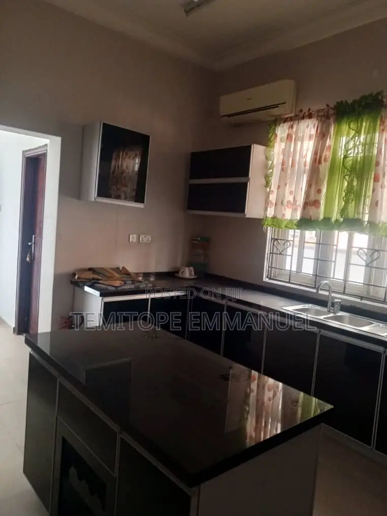 Furnished 5bdrm House in Lekki for sale