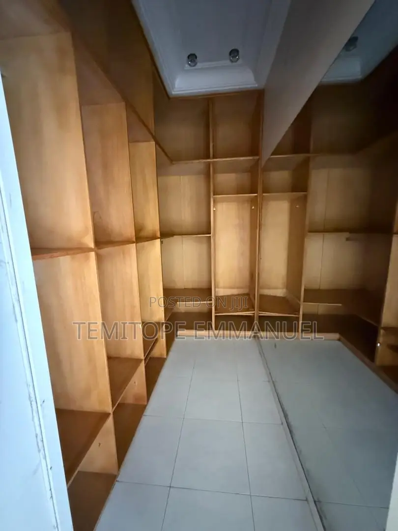 Furnished 5bdrm House in Nicon Town for sale