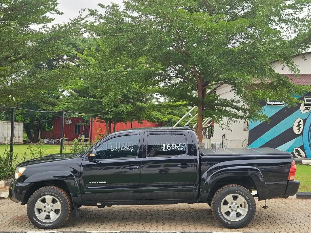 Toyota Tacoma 4dr Access Cab 4WD 6.1 ft. SB (2.7L 4cyl 4A) 2014 Black