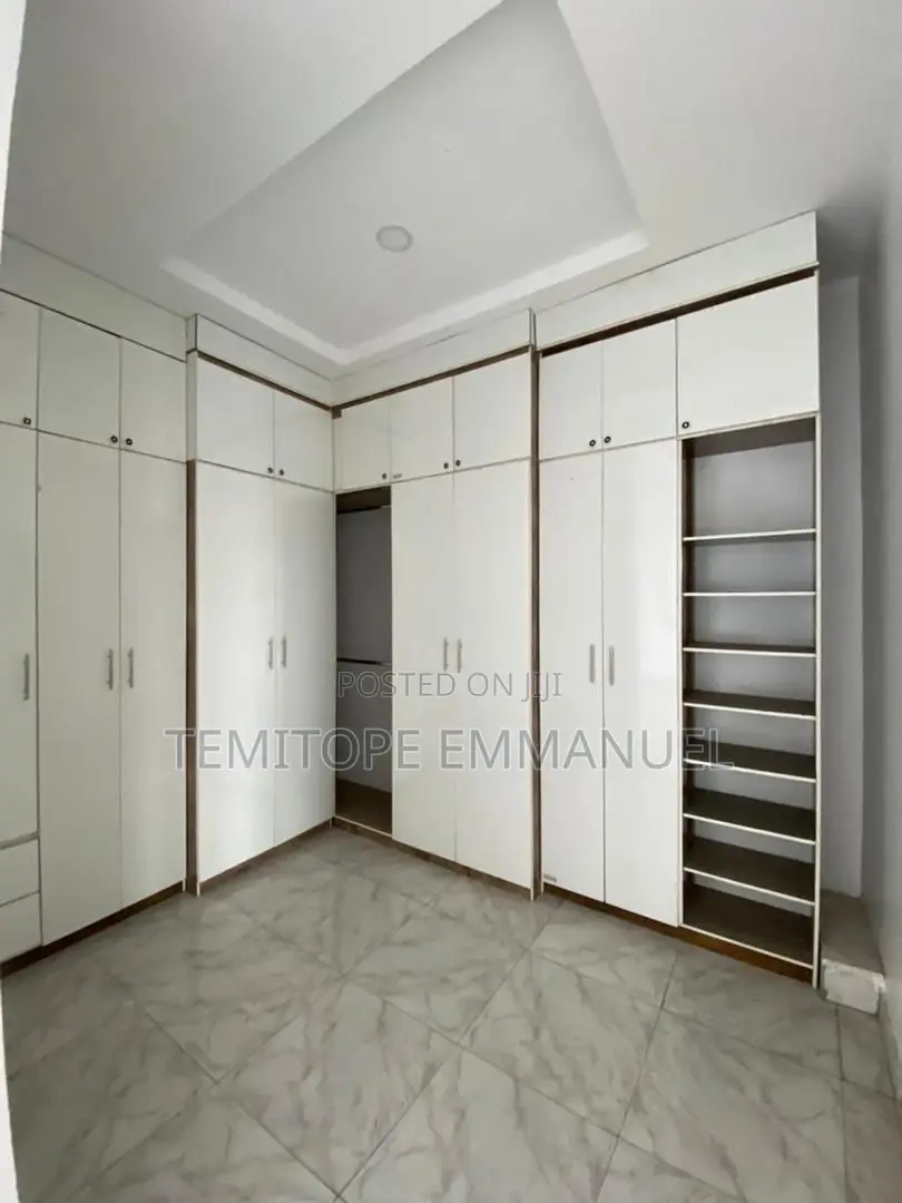 Furnished 5bdrm Duplex in Thomas Estate for sale