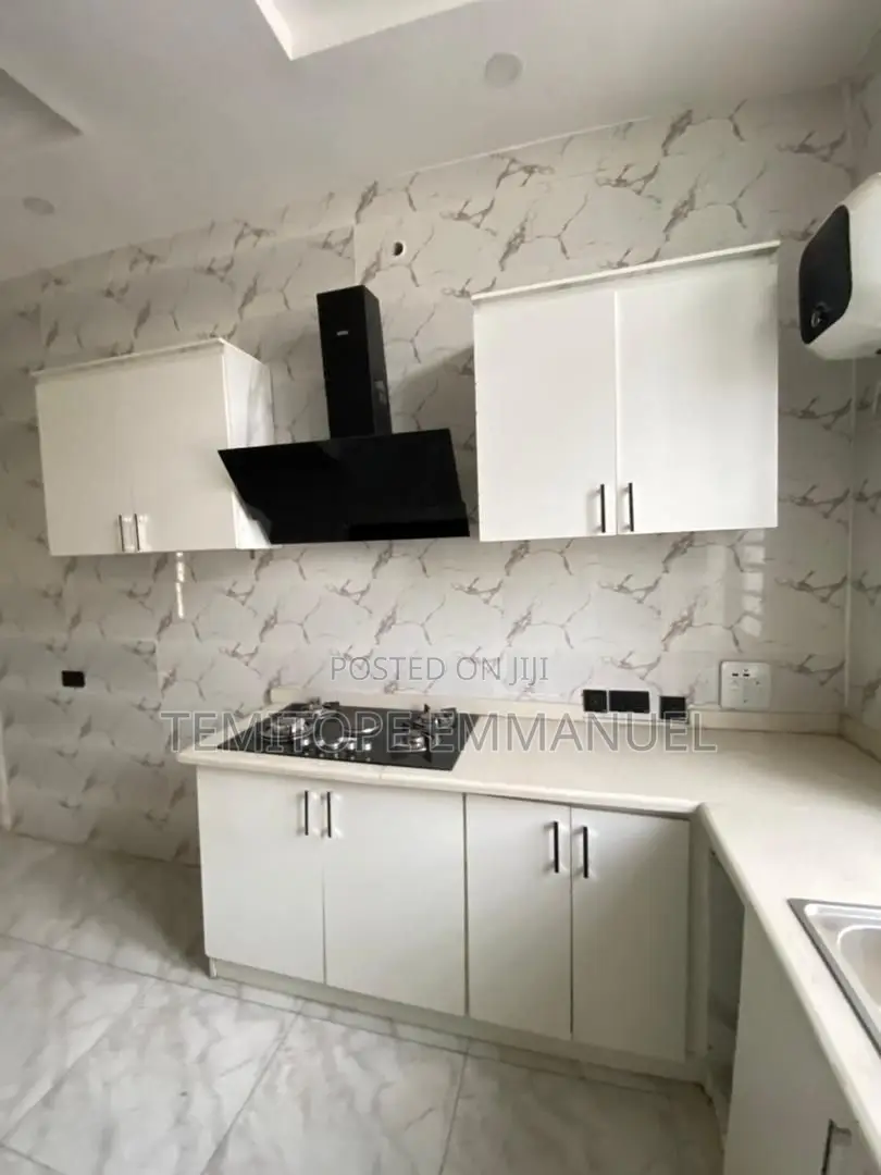 Furnished 5bdrm Duplex in Thomas Estate for sale