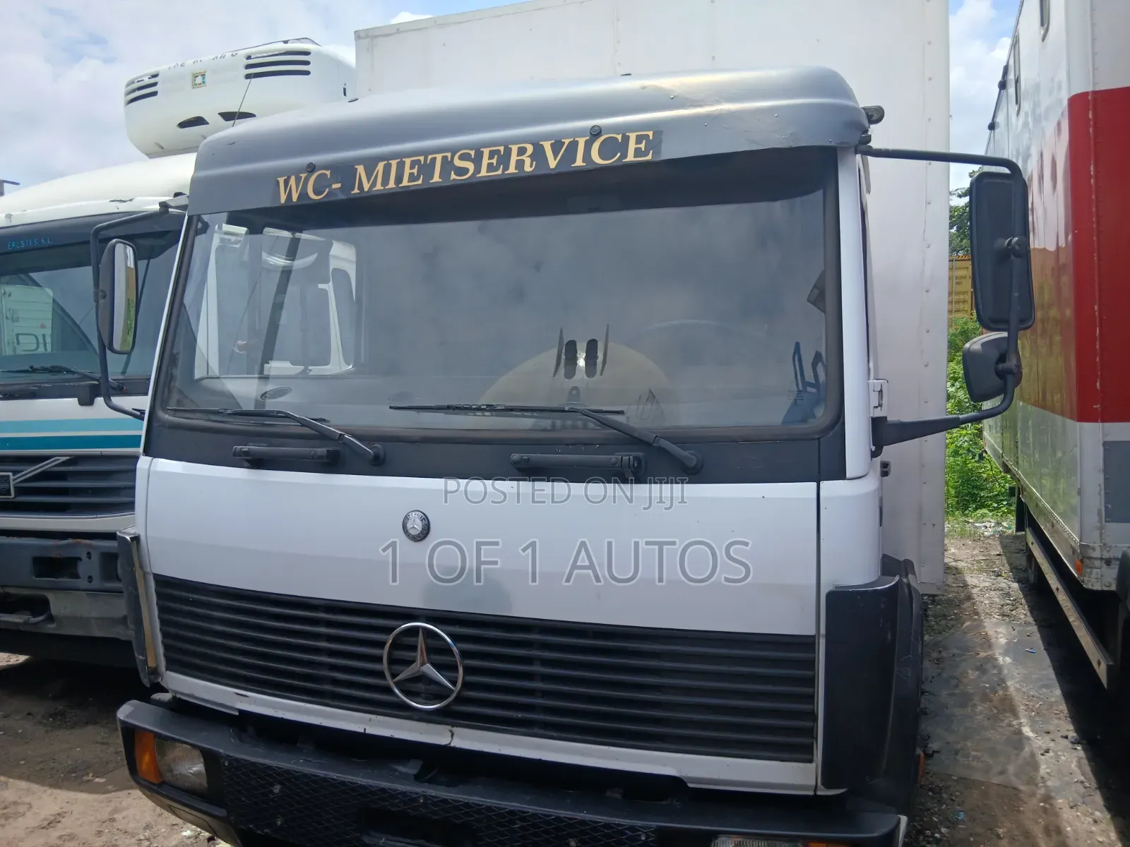 Mercedez Benz White Colour 814