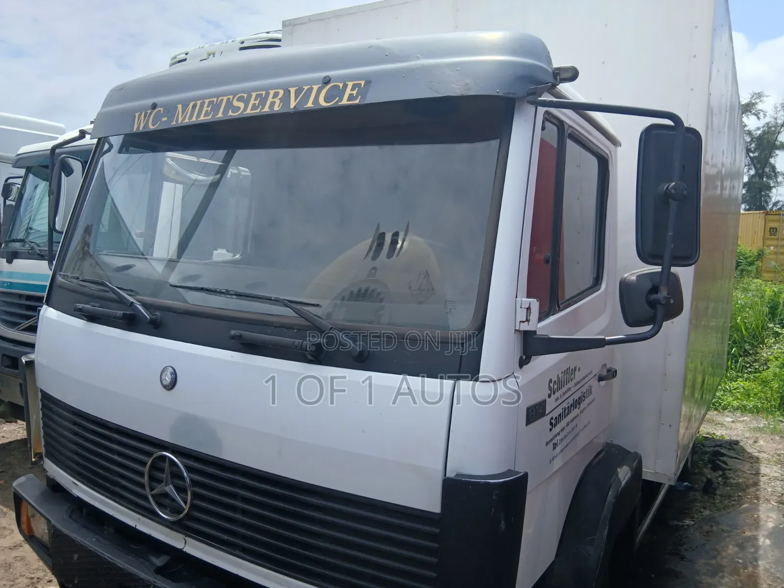 Mercedez Benz White Colour 814