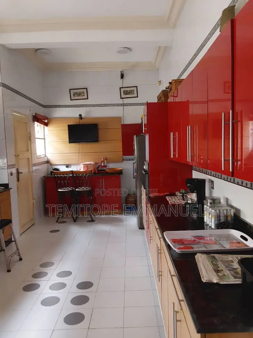 Furnished 4bdrm Duplex in VGC / Ajah for sale