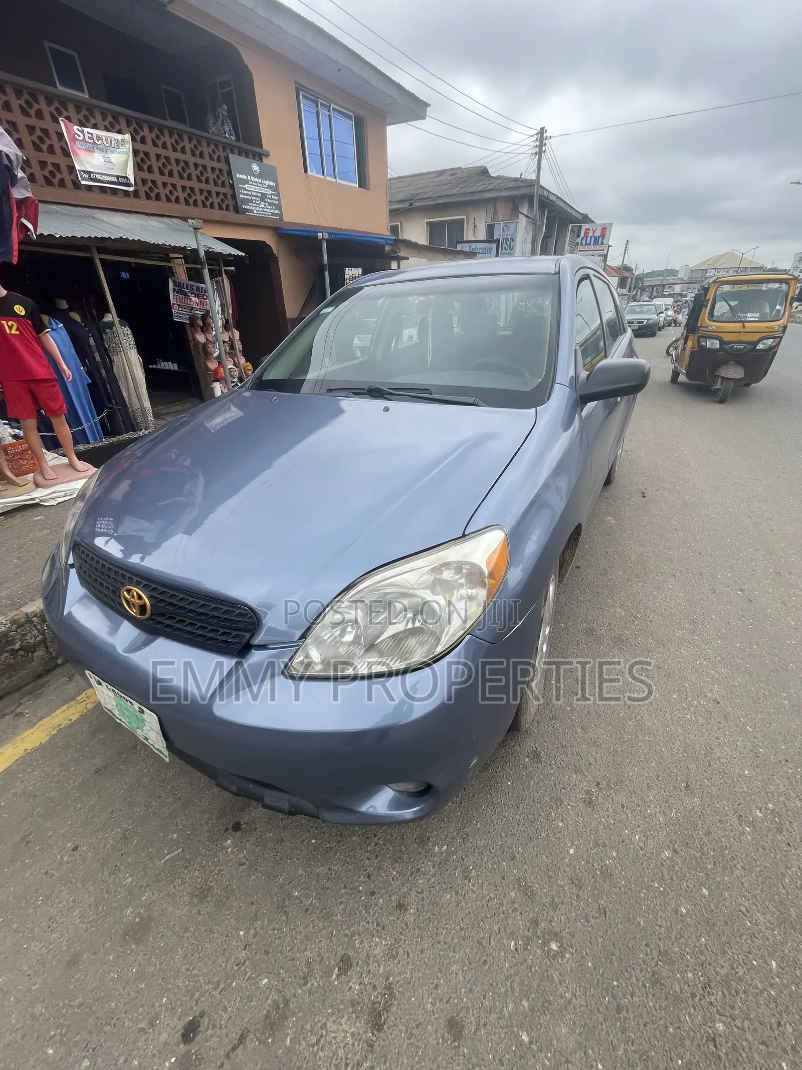Toyota Matrix XR Hatchback FWD (1.8L 4cyl 4A) 2007 Blue