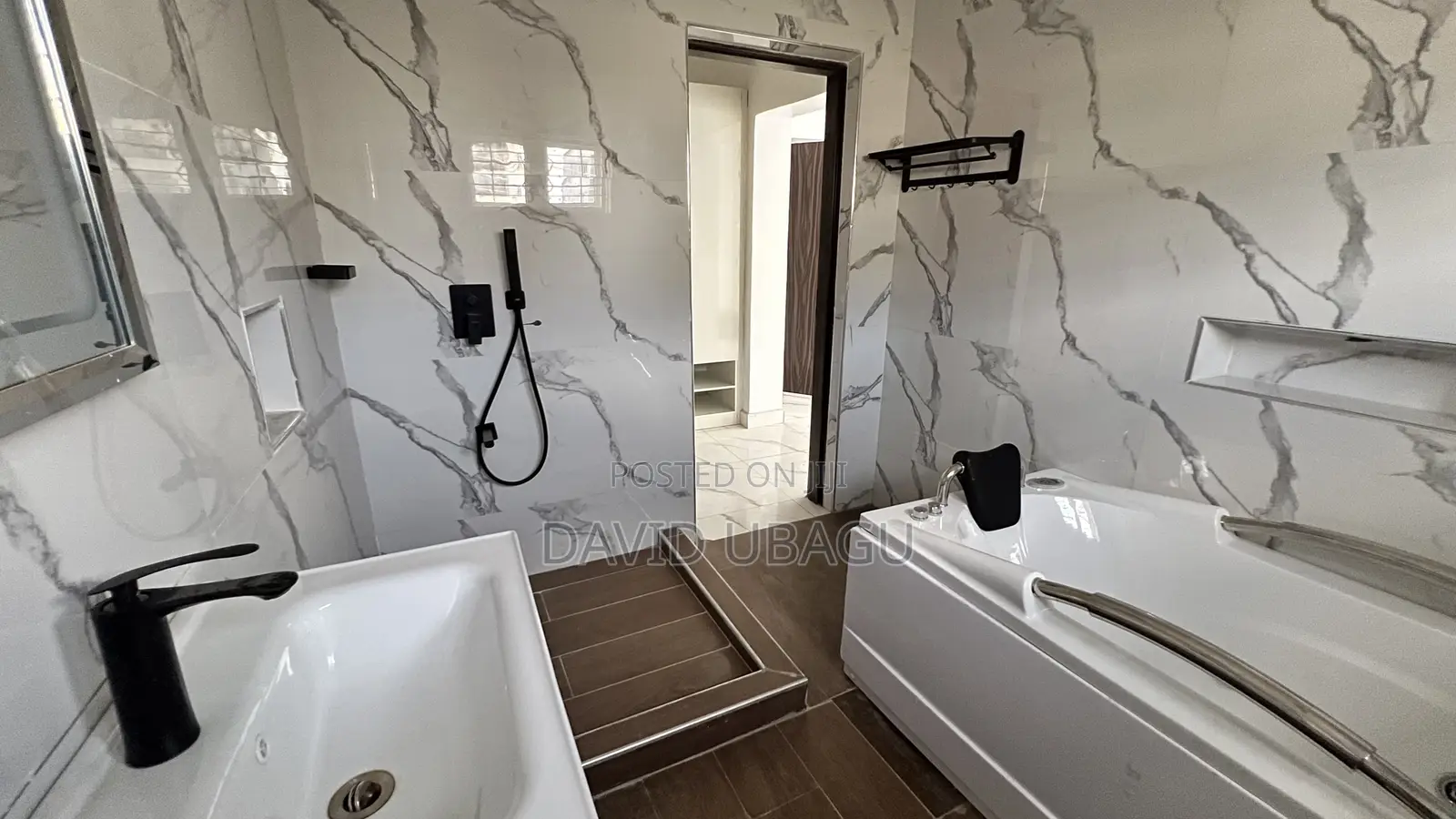 4bdrm Duplex in Paradise, Life Camp for sale