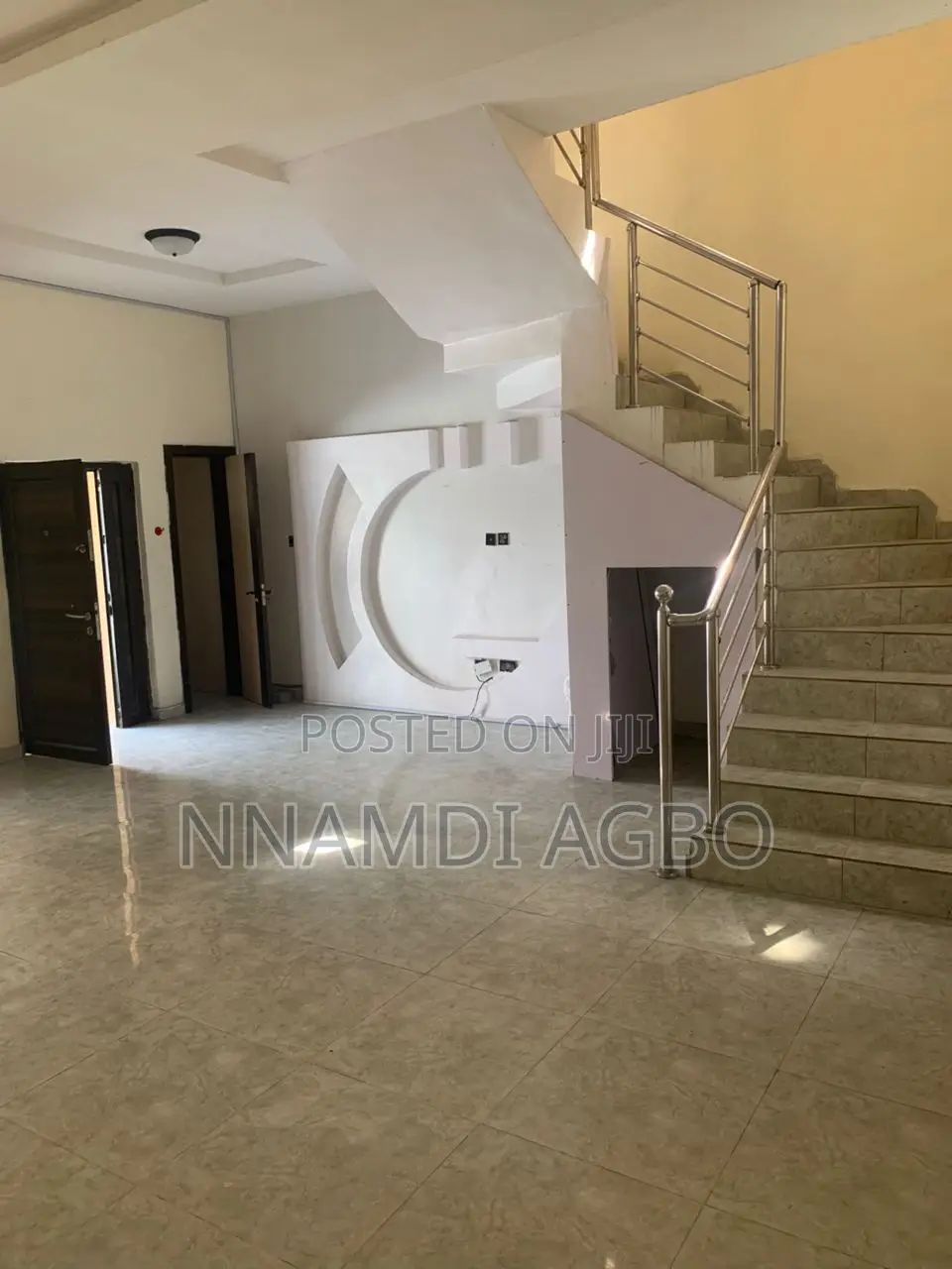 4bdrm Duplex in Chevron for rent