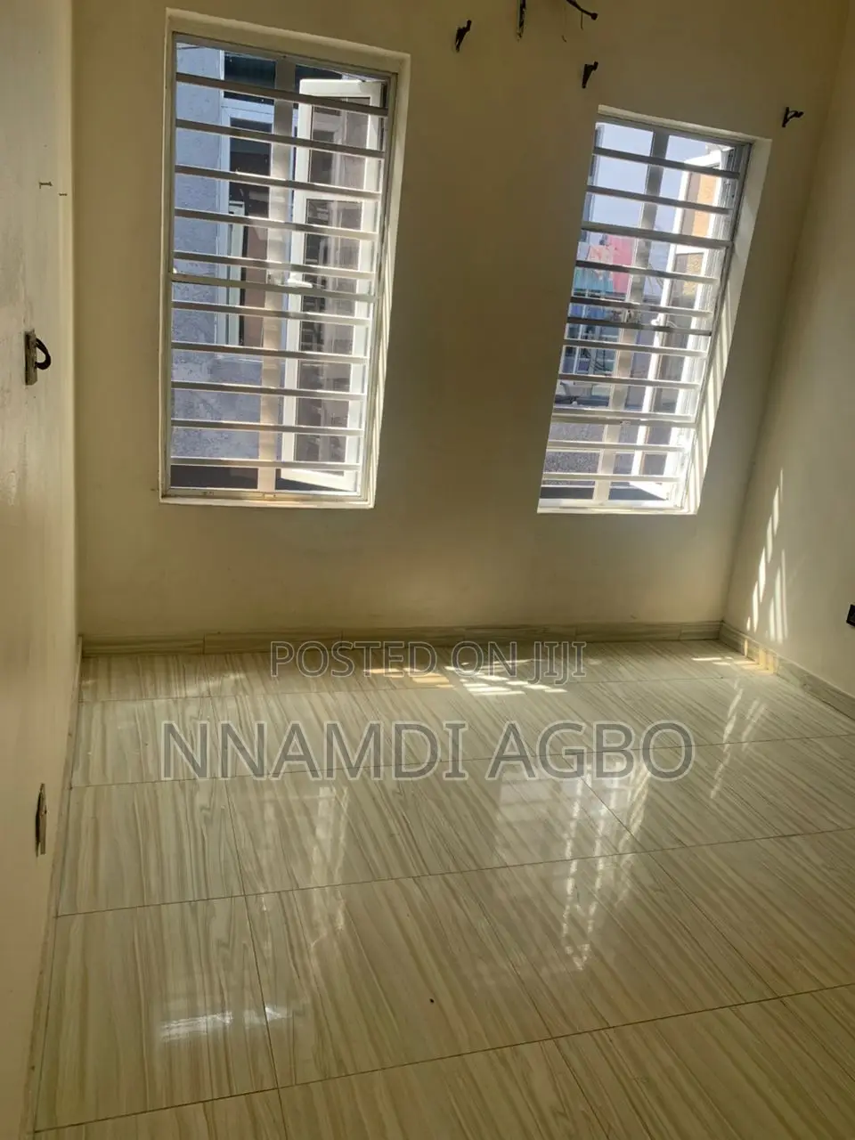 4bdrm Duplex in Chevron for rent